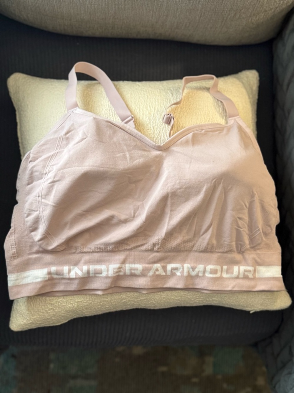 Under Armour Women's Blush Wireless Seamless Sports Bra